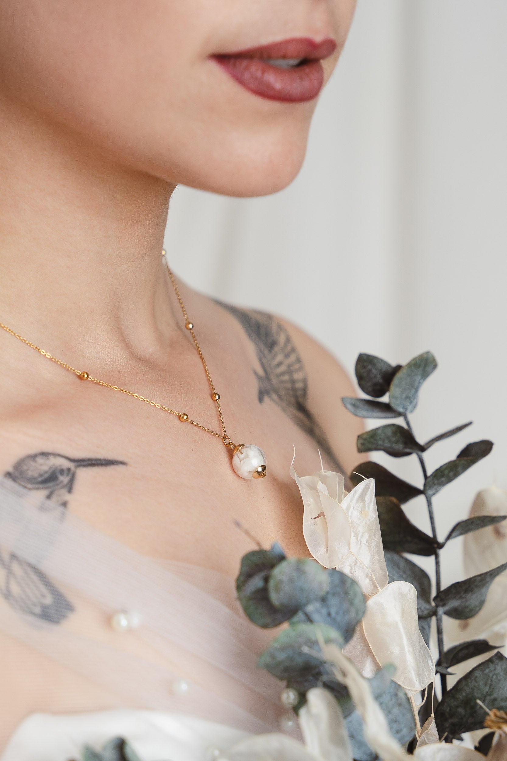 Collana girocollo dorata con sfere - Rosa