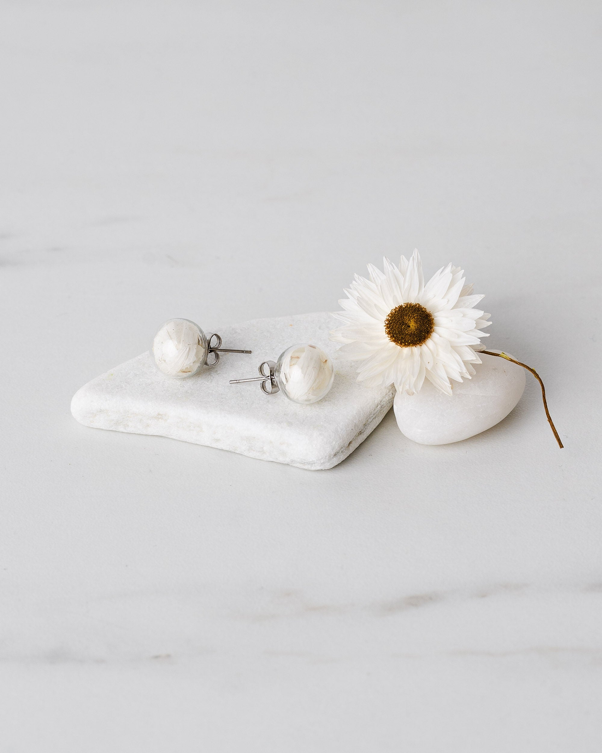 Stud earrings - Daisy